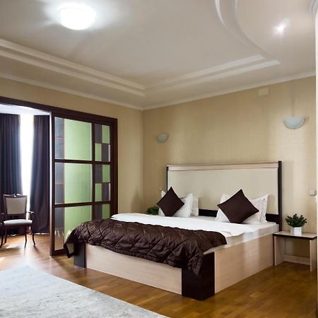 Apartment 5 Almaty Ngoại thất bức ảnh
