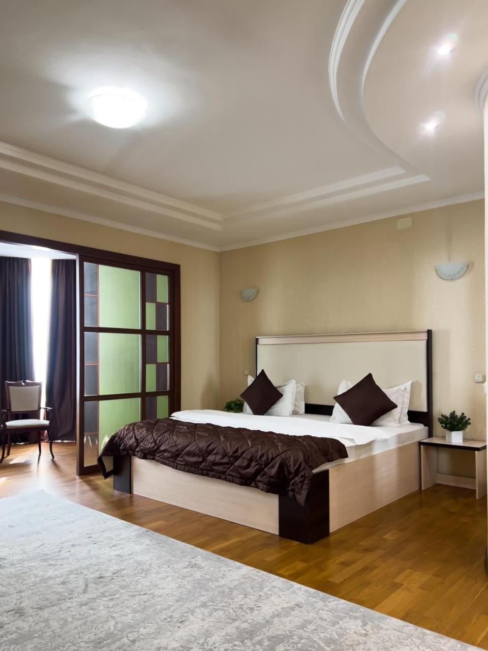Apartment 5 Almaty Ngoại thất bức ảnh