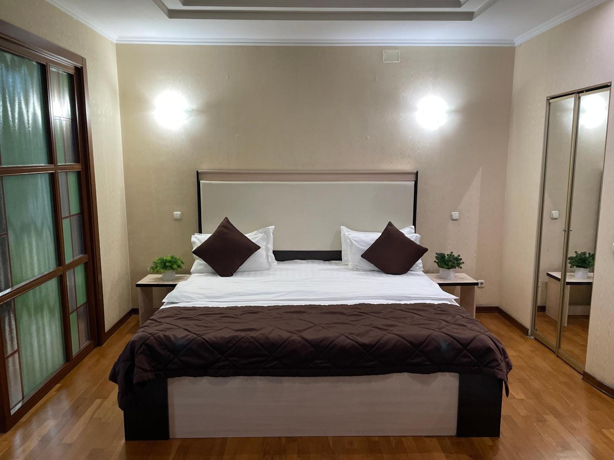 Apartment 5 Almaty Ngoại thất bức ảnh