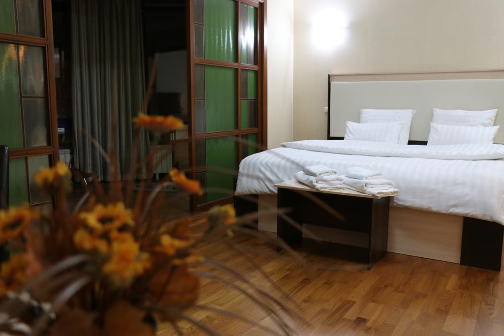Apartment 5 Almaty Ngoại thất bức ảnh